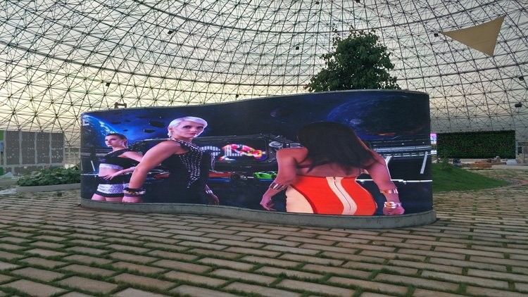 Display video a parete a LED P3.91 impermeabile multicolore per interni all'aperto