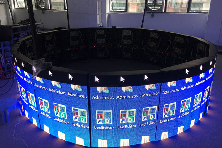 Muro video a LED curvo a angolo senza soluzione di continuità, modulo morbido di visualizzazione a LED per l' esposizione